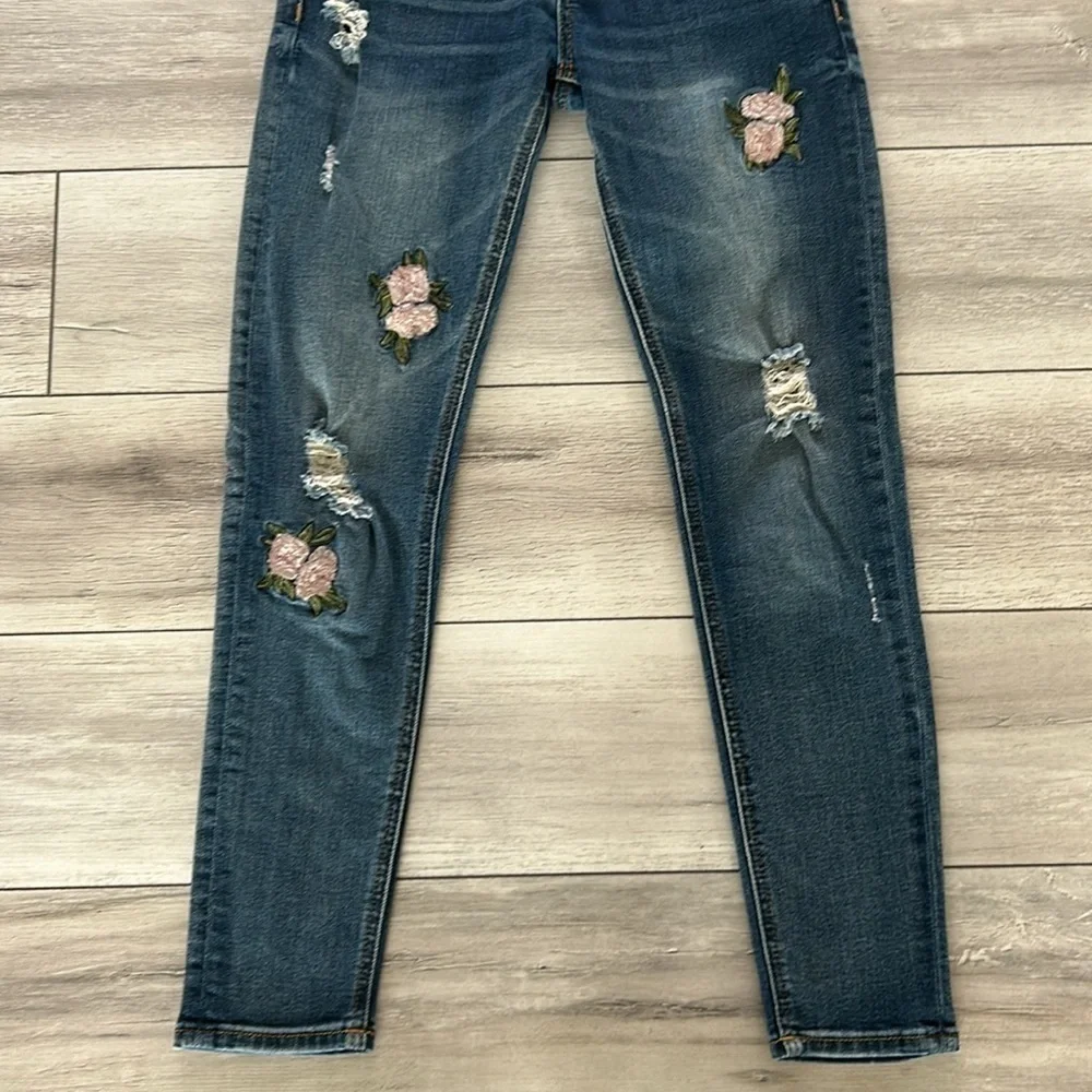 Miss Me ankle skinny jeans size 25 embroidered roses floral